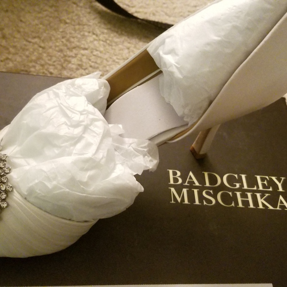 White wedding pumps - Picture 4 of 6